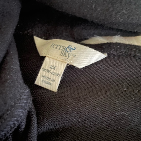 Set of Two Open Shoulder Tops - Picture 9 of 12